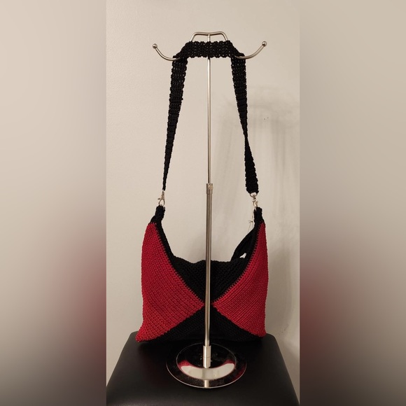Medium sized red and black handbag with removeable strap and charm! - Picture 4 of 5
